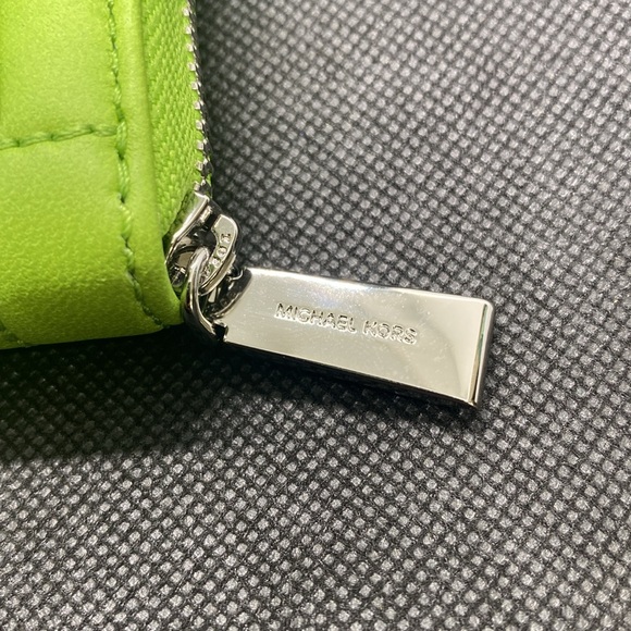 💚MICHAEL KORS💚 Pear Jet Set Small Quilted Leather Zip Around Card Case/NWT - Picture 5 of 8